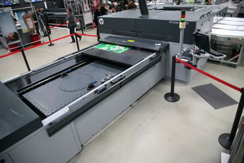 The new HP FB225 Scitex Varnish Ink allows HP Scitex FB7500,FB7600 Industrial Press owners to add spot or full varnish, create embossed text and images as well as expand the colour gamut